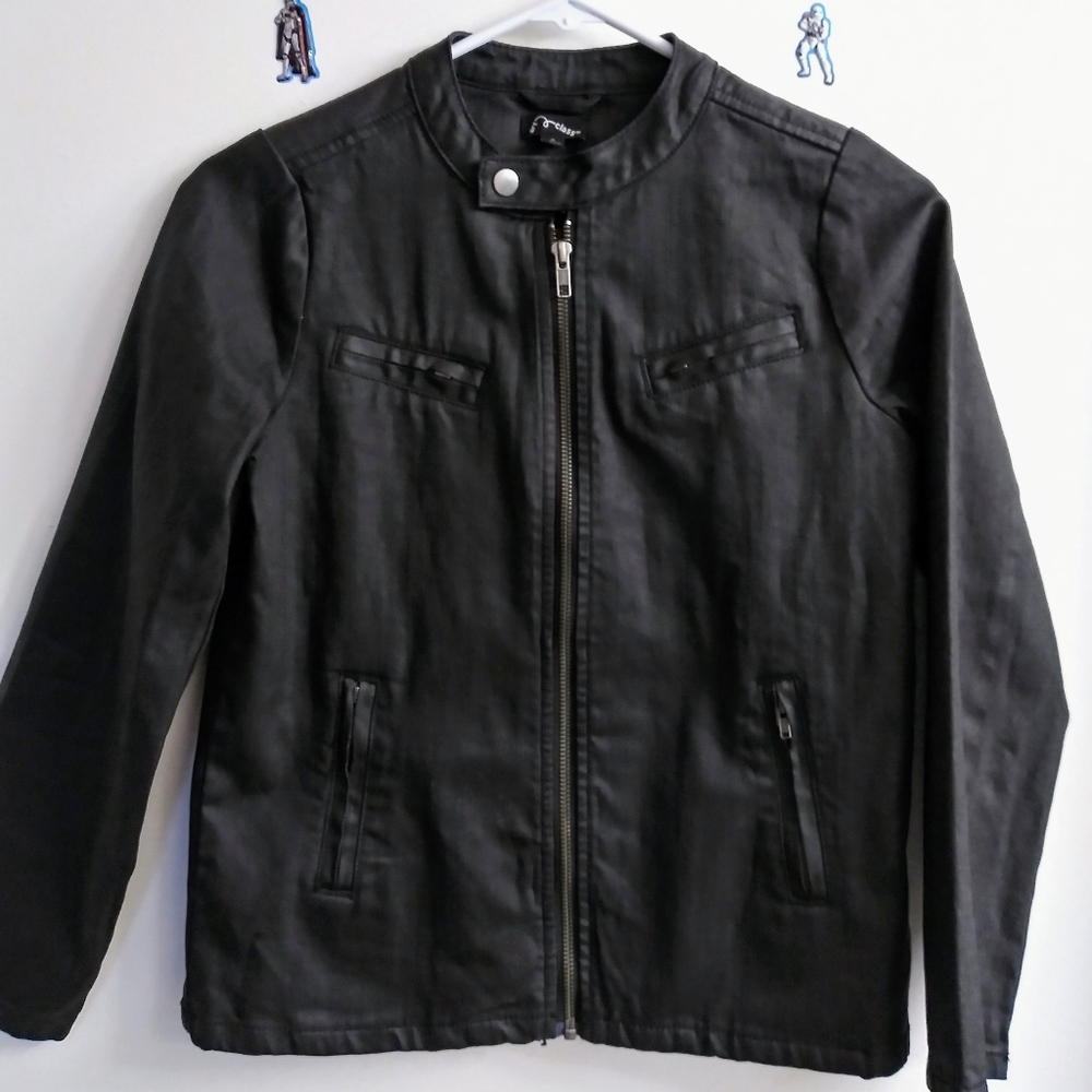 Snappy black boys coat.